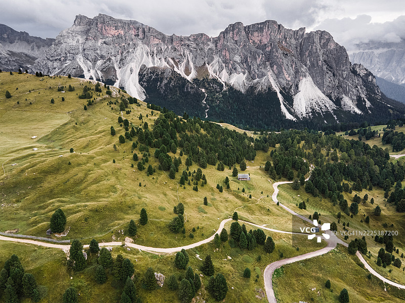 塞切达周围的风景如画的山脉景观图片素材