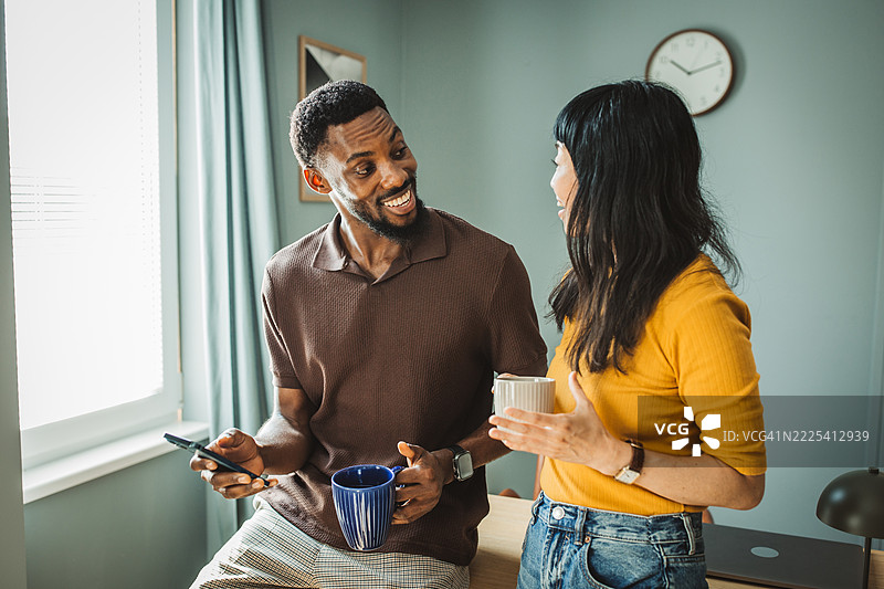 轻松的办公室日常图片素材