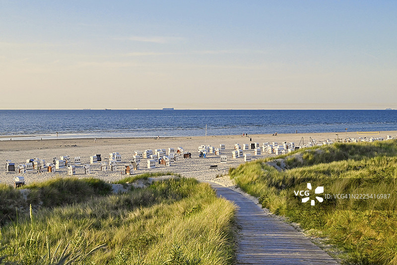 通往海滩的木栈道，斯皮克罗格，东弗里西亚岛，东弗里西亚，下萨克森，德国图片素材