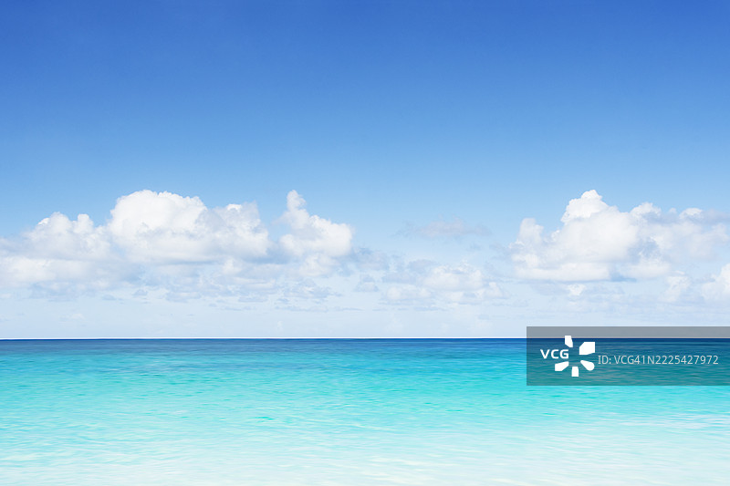 碧绿加勒比海上的地平线图片素材