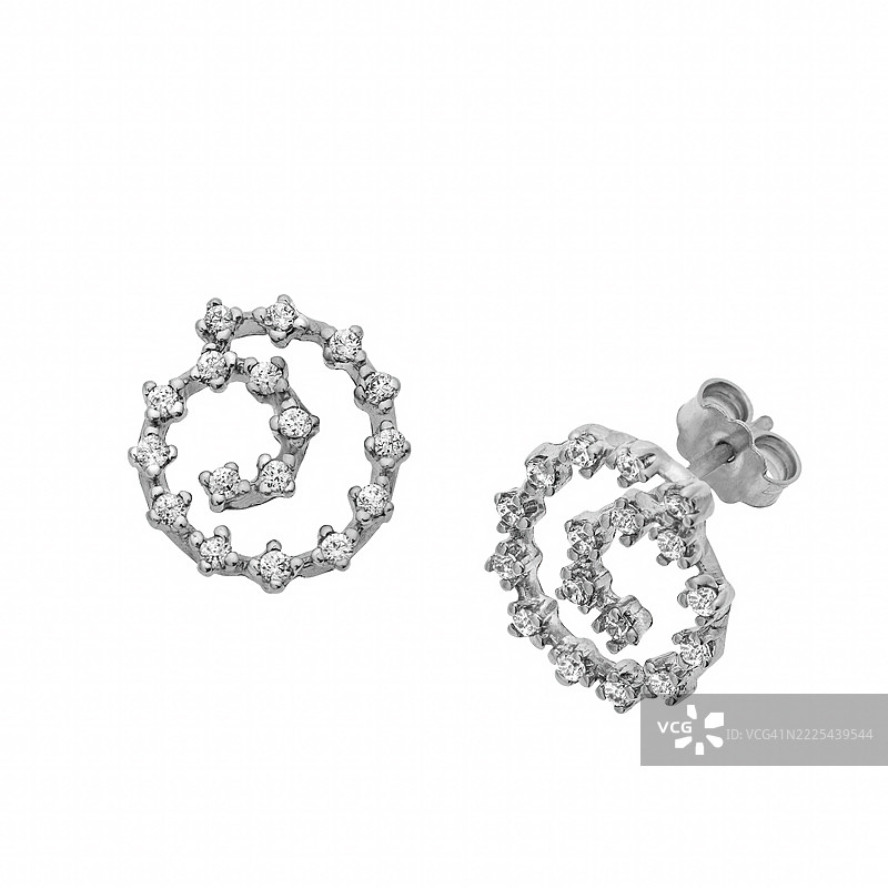 银色圆形耳环图片素材