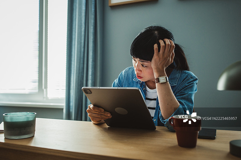 压力重重的工作日图片素材