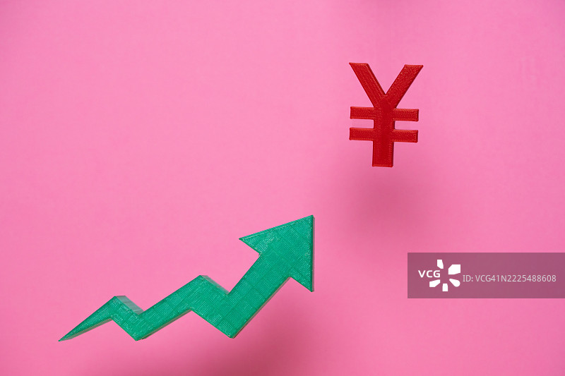 日元或人民币货币符号上升，伴随绿色箭头图片素材
