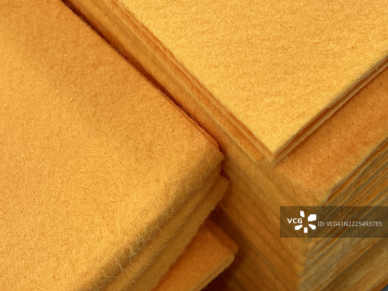 一堆黄色的海绵清洁布图片素材