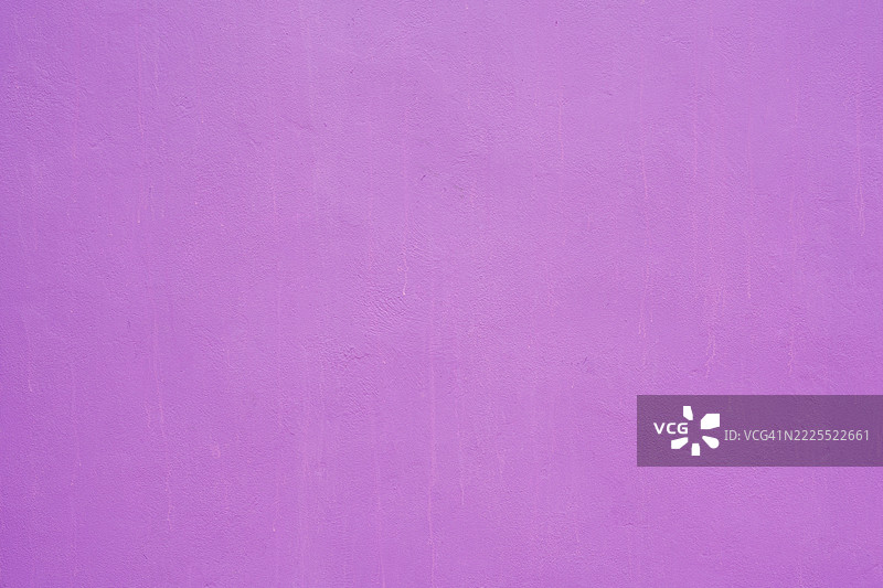 紫色混凝土墙。图片素材