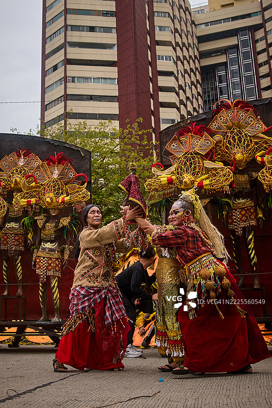 迪纳江节的舞者。图片素材