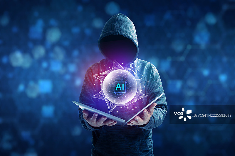 穿着连帽衫的黑客正在使用人工智能进行网络攻击，手持一台发光的人工智能球体的笔记本电脑，概念是人工智能驱动的网络威胁和数字安全漏洞。图片素材