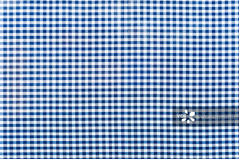 蓝白相间的格子布料特写纹理和纺织背景。图片素材