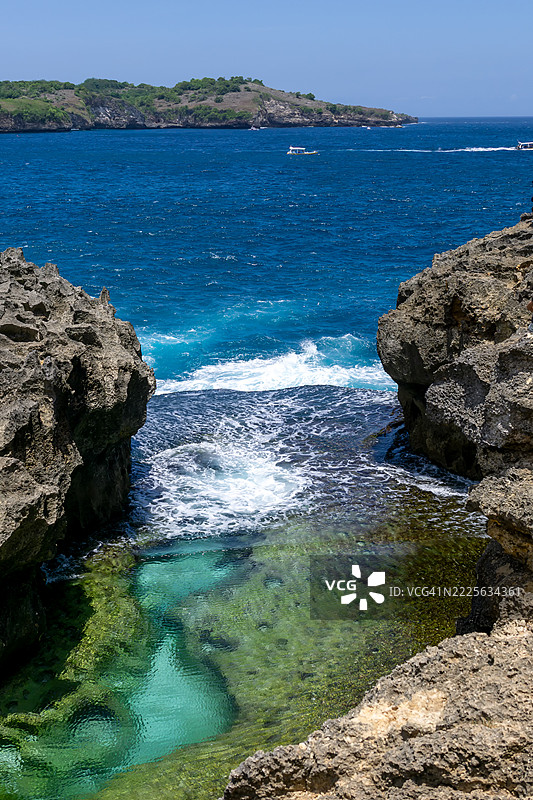 努萨佩尼达巴厘岛的天使泻湖无边泳池景观图片素材