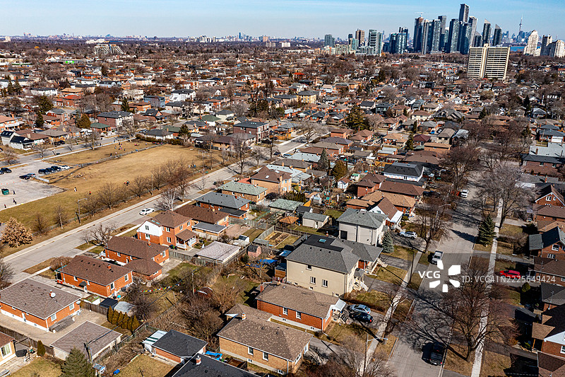 加拿大埃托比科的加尔丁高速公路与伊斯灵顿大道的景观图片素材