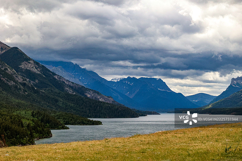 阿尔伯塔省的瓦特顿湖国家公园景观图片素材