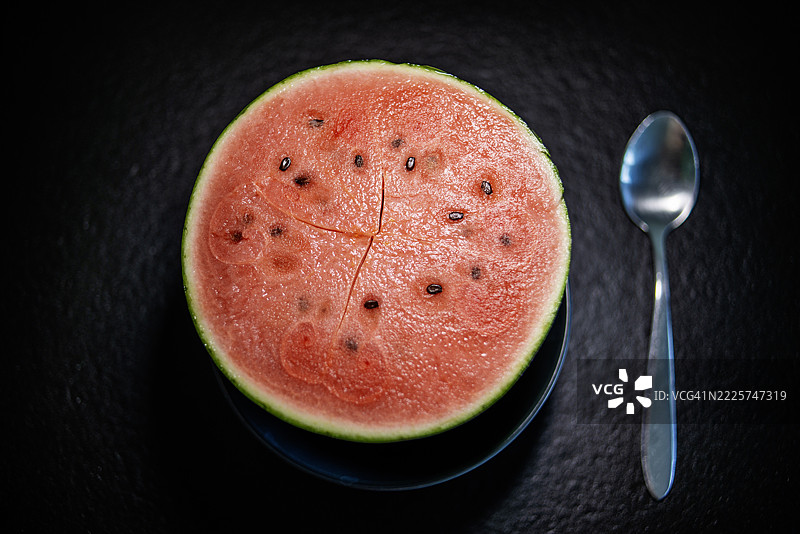 夏天吃西瓜图片素材