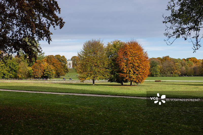 慕尼黑，英国花园，单柱庙，巴伐利亚图片素材