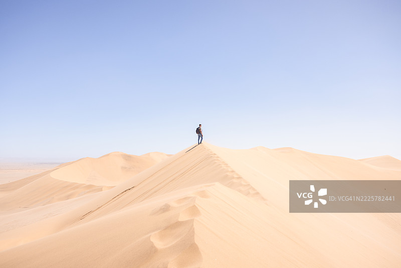 纳米比亚的男人，沙漠，非洲图片素材