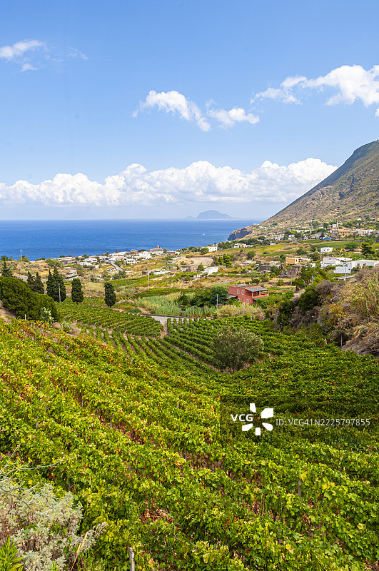 西西里岛，埃奥利群岛，萨利纳岛，马尔法村的景色图片素材