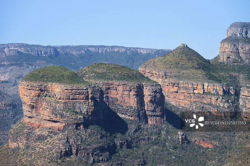 布莱德河峡谷与三座圆顶山，桌山，峡谷风景，全景路线，姆普马兰加，南非图片素材