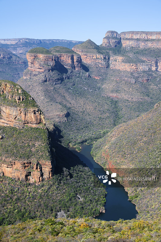 布莱德河峡谷与三座圆顶山峰,峡谷景观,布莱德河与桌山,峡谷风光,泛美之路,姆普马兰加,南非图片素材