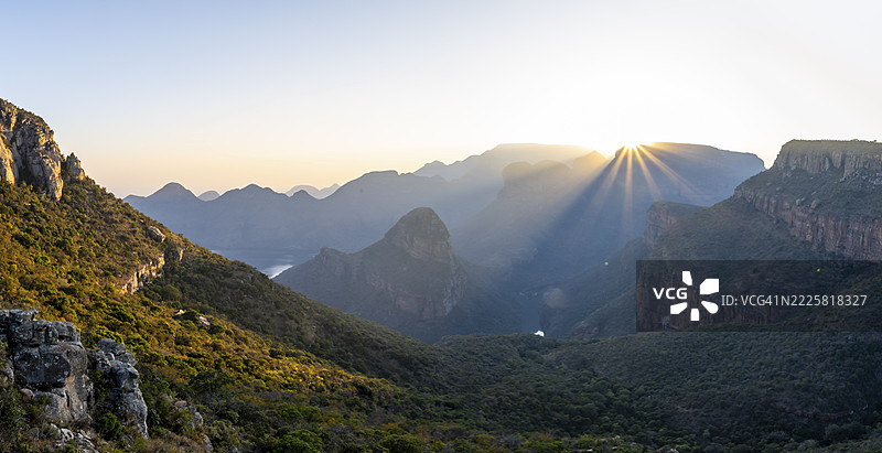 日出星光,布莱德河峡谷全景,三座圆顶山的山顶,傍晚时分峡谷景观,布莱德河与桌山,峡谷风光,风景路线,姆普马兰加,南非图片素材