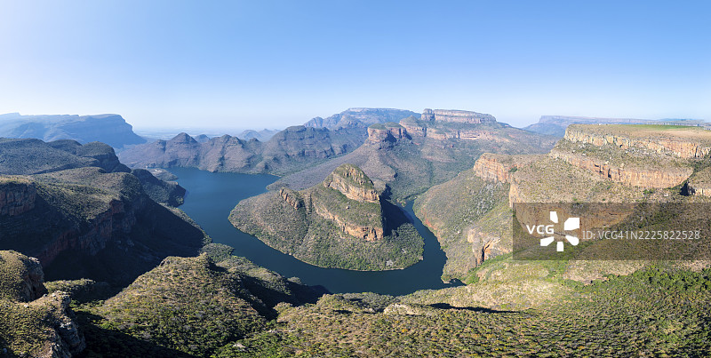 布莱德河峡谷与三座圆顶山峰，峡谷景观，布莱德河和桌山，风景如画的全景路线，姆普马兰加，南非图片素材