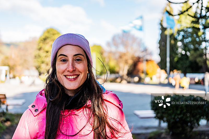 阿根廷巴塔哥尼亚圣马丁德洛斯安第斯的一位中年女性肖像图片素材