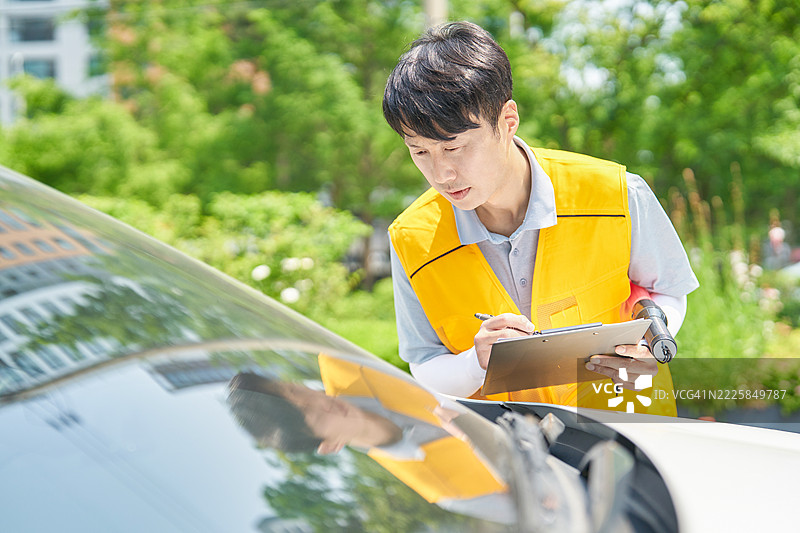 户外，炎热，停车场，停车标志，停车管理员图片素材