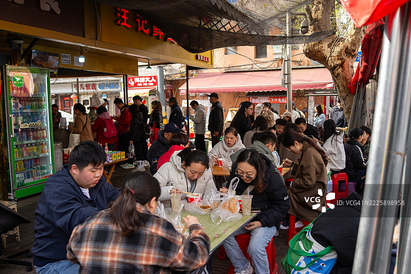 武汉热闹的户外早餐街景图片素材