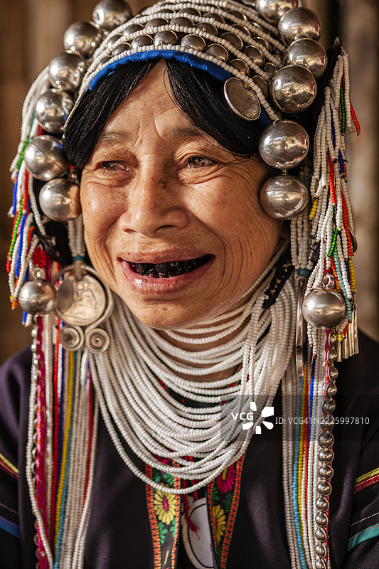 来自泰国北部阿卡族的女性肖像图片素材