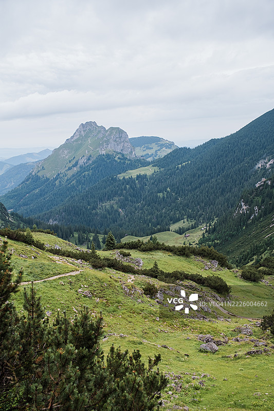 巴伐利亚山区的风景画图片素材