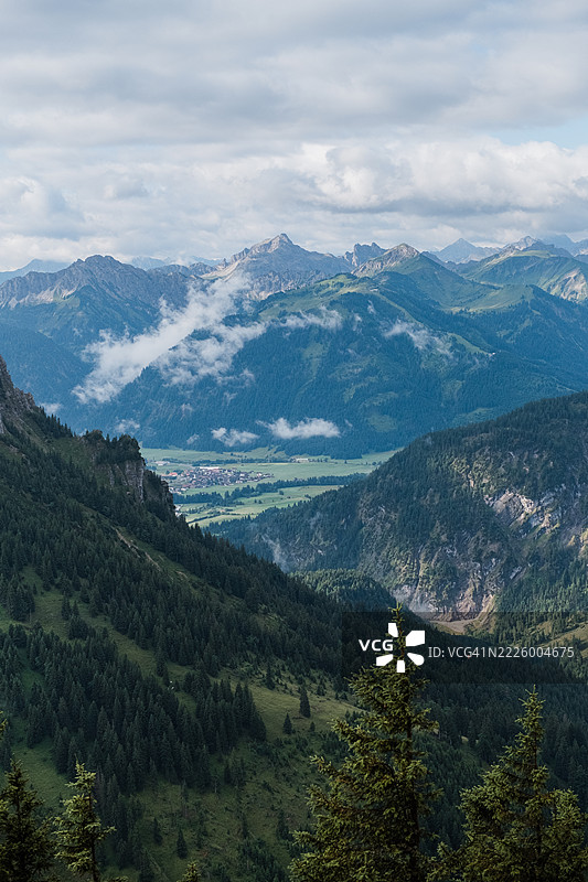 从布赖滕贝格拍摄的山地风景图图片素材