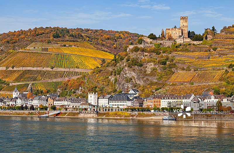 德国莱茵兰-普法尔茨州莱茵河谷的秋季卡乌布镇图片素材