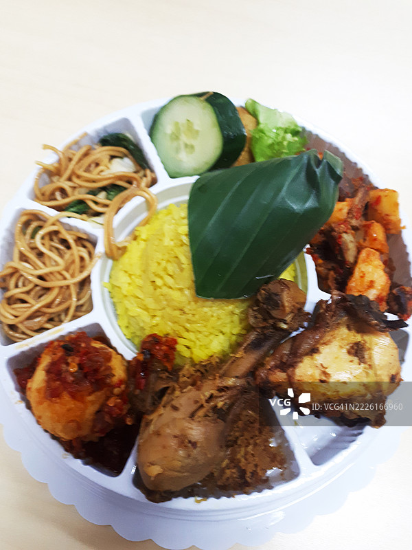 节日黄姜饭（迷你塔姆彭）配小菜图片素材