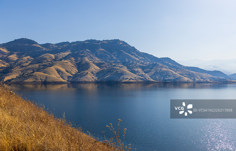 加利福尼亚州卡维亚湖水库的清晨景色图片素材