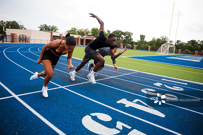 追逐伟大：年轻运动员的成长之路图片素材