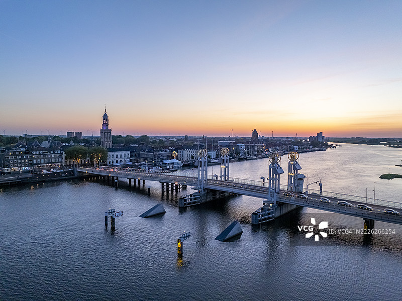 坎彭春季日落的鸟瞰图图片素材