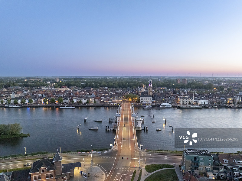 坎彭春季日落的鸟瞰图图片素材