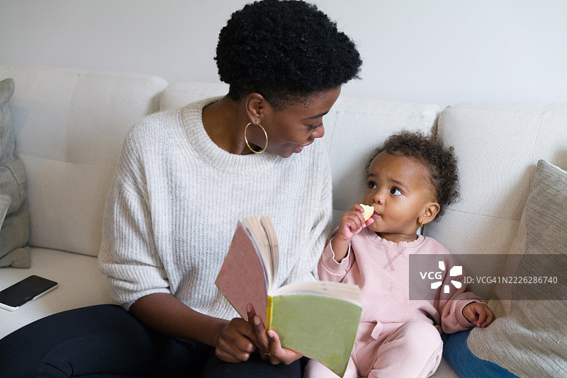 母亲和女儿图片素材