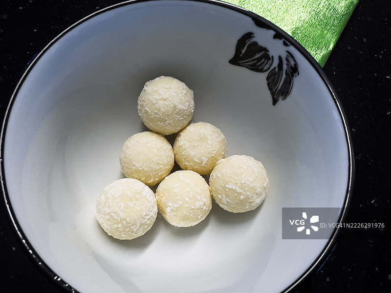 白巧克力与椰子的特写镜头图片素材