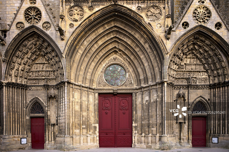 法国卡尔瓦多斯省巴约市诺曼底地区巴约圣母大教堂，西立面，主入口，侧入口图片素材