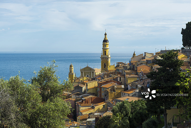 海边的五彩房屋小镇,门顿,阿尔卑斯-海岸省,普罗旺斯-阿尔卑斯-蓝色海岸,法国里维埃拉,法国南部,法国图片素材