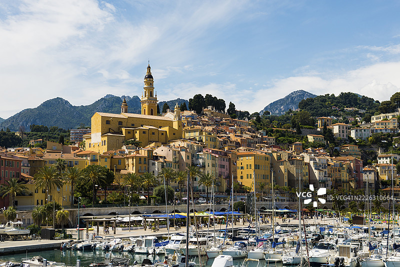 海边的五彩房屋小镇，门顿，阿尔卑斯-海岸省，普罗旺斯-阿尔卑斯-蓝色海岸，法国里维埃拉，法国南部图片素材