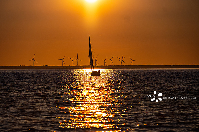 2023年仲夏帆船赛：从维斯马到托尔托的最长波罗的海帆船赛。波罗的海，瑞典图片素材