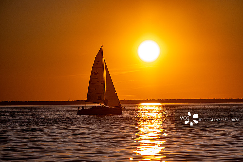 2023年仲夏帆船赛：从维斯马到托尔托的最长波罗的海帆船赛。波罗的海，瑞典图片素材