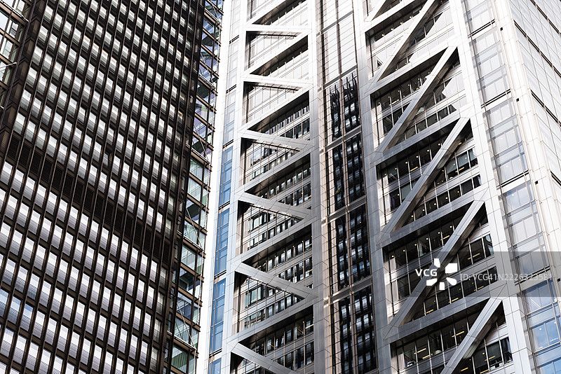 现代玻璃办公大楼的外观，位于英国伦敦比肖普斯盖特图片素材