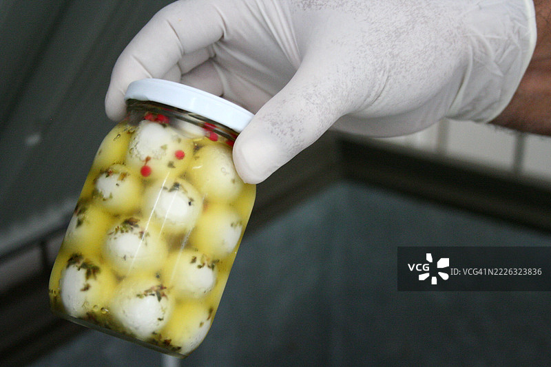 山羊奶酪制作过程图片素材