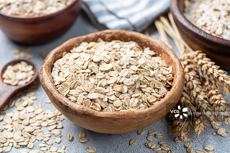 传统的燕麦片在碗里图片素材