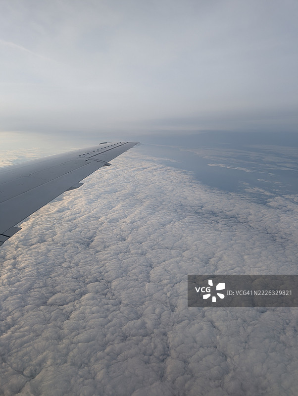 飞机机翼与天空的鸟瞰图，美国，USA图片素材