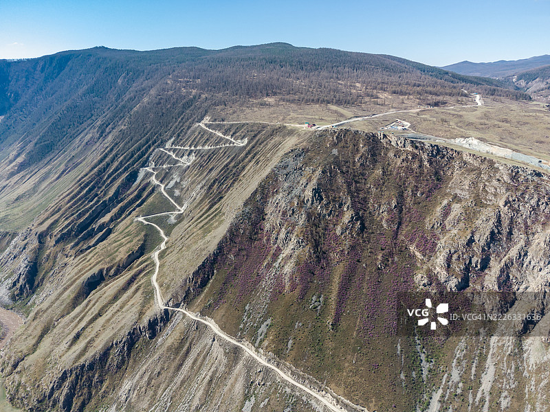 卡图-亚里克山口，楚柳什曼河的山谷风景，危险的山脉，俄罗斯图片素材