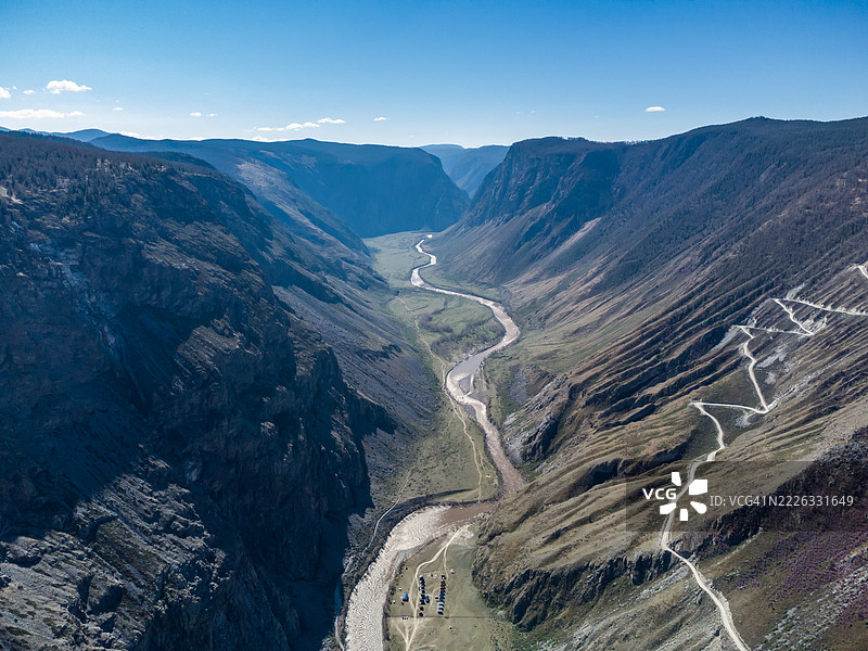 卡图-亚里克山口，楚柳什曼河的山谷风景，危险的山脉，俄罗斯图片素材