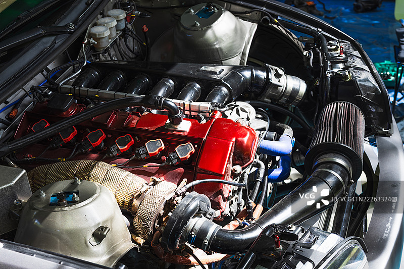 漂移车内的改装赛车引擎，立陶宛阿利图斯，2025年5月25日图片素材