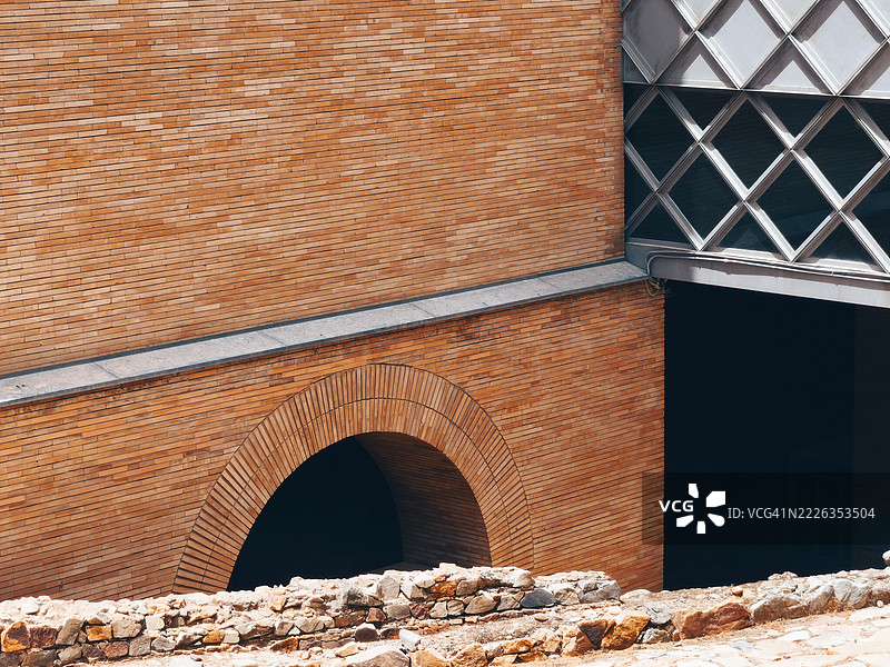 西班牙埃斯特雷马杜拉省巴达霍斯的桥梁景观，靠近葡萄牙。图片素材